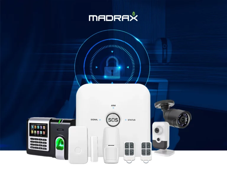 Sistema de seguridad con CCTV, monitores y seguridad biométrica sobre fondo azul con candado.
